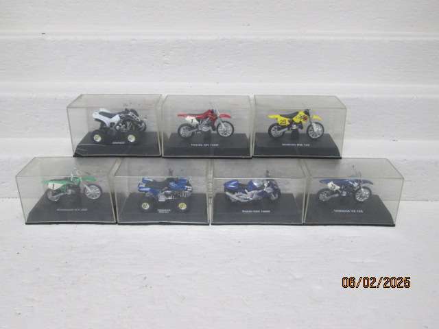 1:18 SCALE - DIE CAST MOTORBIKES - X7 - BOXED