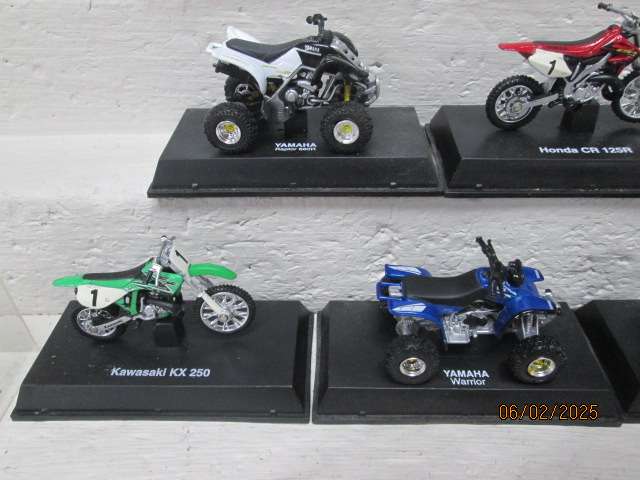 1:18 SCALE - DIE CAST MOTORBIKES - X7 - BOXED