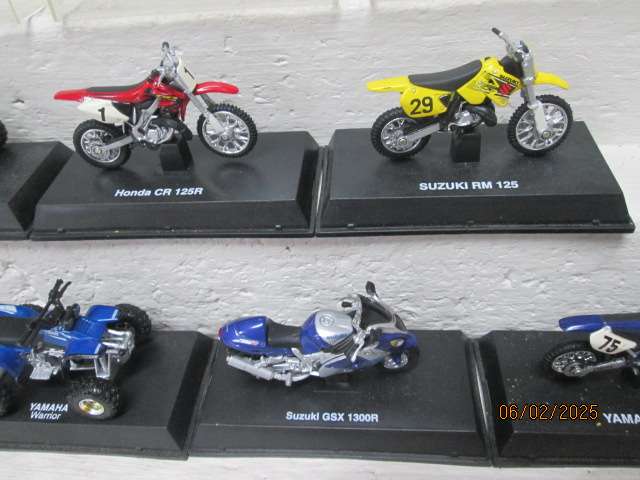1:18 SCALE - DIE CAST MOTORBIKES - X7 - BOXED