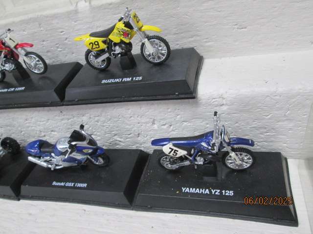 1:18 SCALE - DIE CAST MOTORBIKES - X7 - BOXED