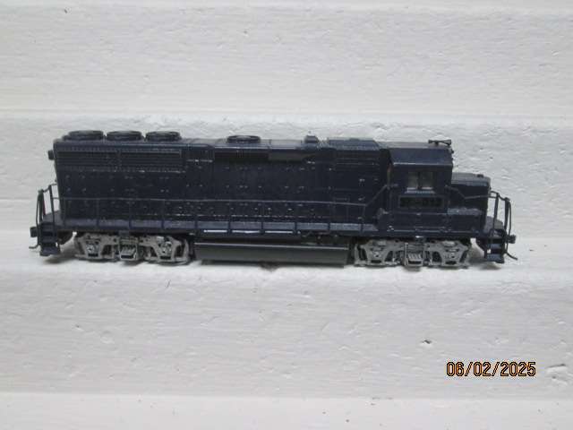 HO SCALE - BACHMANN - DARK BLUE DIESEL LOCOMOTIVE