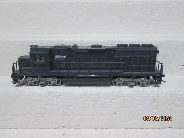 HO SCALE - BACHMANN - DARK BLUE DIESEL LOCOMOTIVE