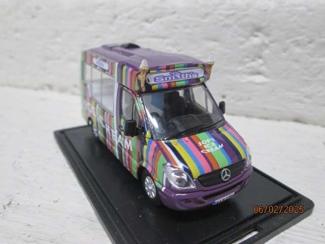 OO SCALE - OXFORD - ICE CREAM VAN - BOXED