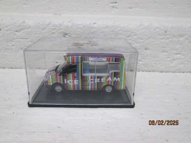 OO SCALE - OXFORD - ICE CREAM VAN - BOXED