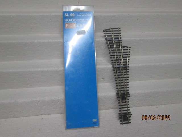 HO / OO SCALE - PECO - 3WAY TURN OUT - BOXED
