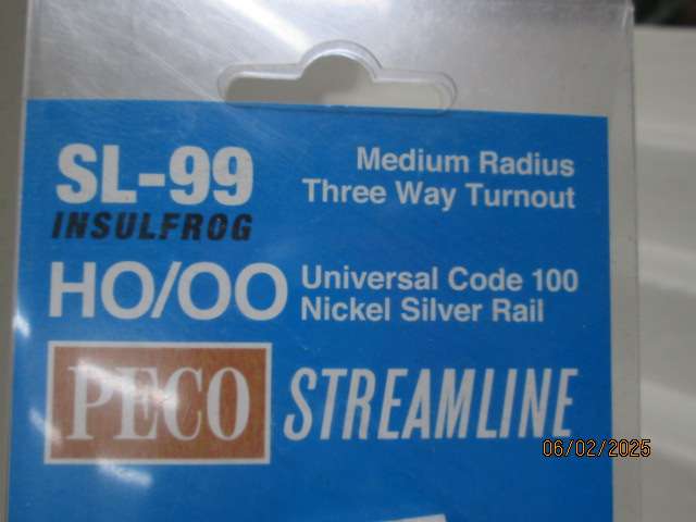 HO / OO SCALE - PECO - 3WAY TURN OUT - BOXED