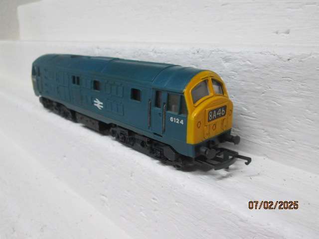 OO SCALE - HORNBY - BRITISH DIESEL LOCOMOTIVE