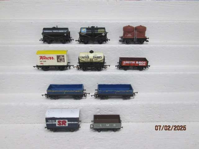OO SCALE - VARIOUS GOODS WAGONS - X8