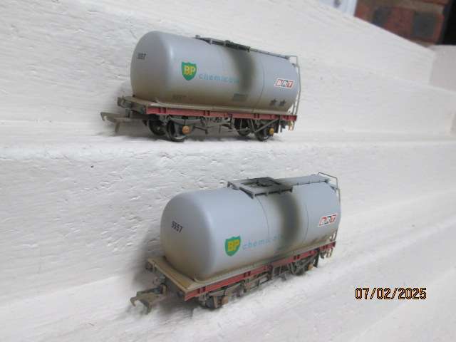 OO SCALE - BACHMANN - BP TANKERS X2 - BOXED