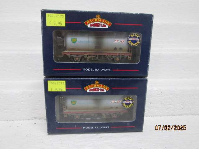 OO SCALE - BACHMANN - BP TANKERS X2 - BOXED