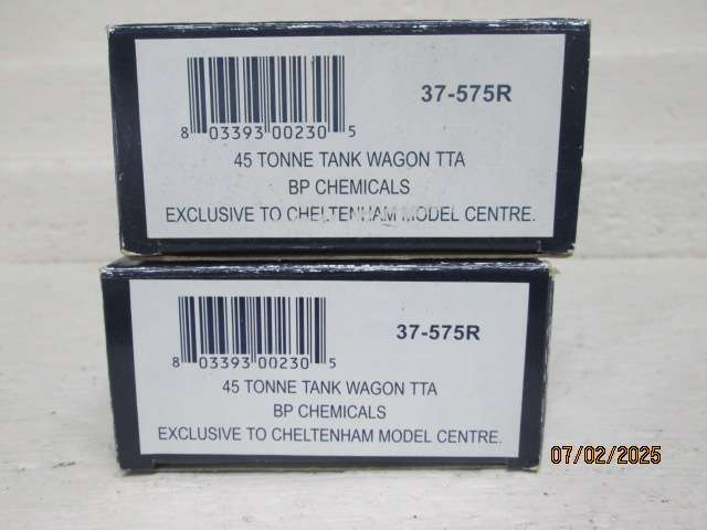 OO SCALE - BACHMANN - BP TANKERS X2 - BOXED