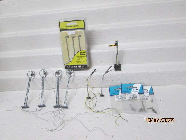 HO SCALE - VARIOUS STREET LAMPS ETC ETC