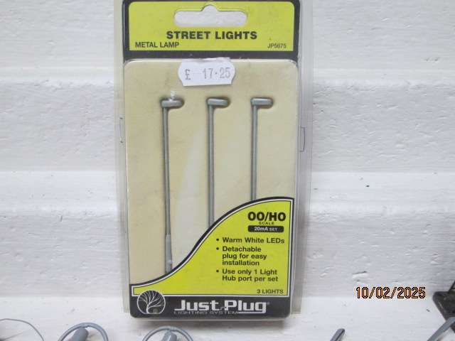 HO SCALE - VARIOUS STREET LAMPS ETC ETC