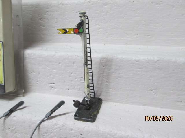 HO SCALE - VARIOUS STREET LAMPS ETC ETC