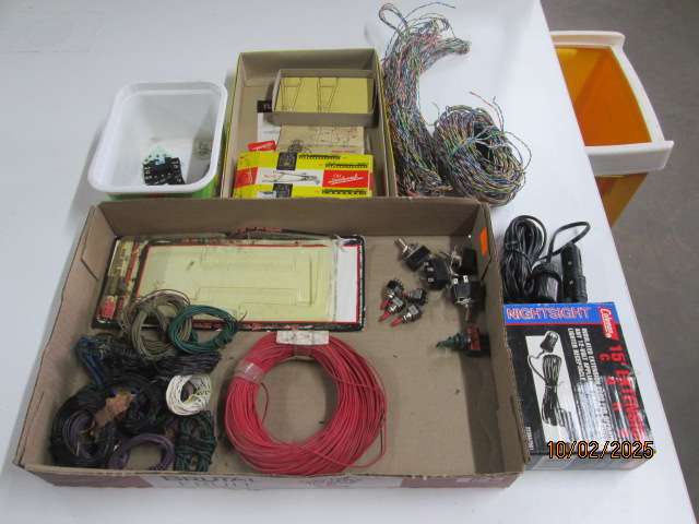 HO SCALE - LARGE AMOUNT OF WIRES AND SWITCHES