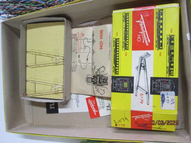 HO SCALE - LARGE AMOUNT OF WIRES AND SWITCHES