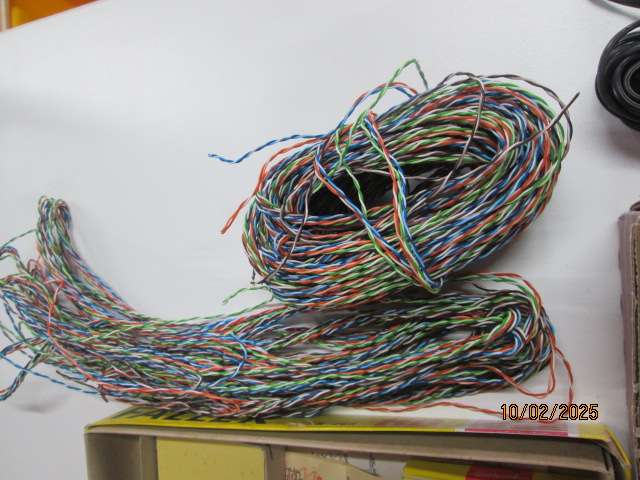 HO SCALE - LARGE AMOUNT OF WIRES AND SWITCHES