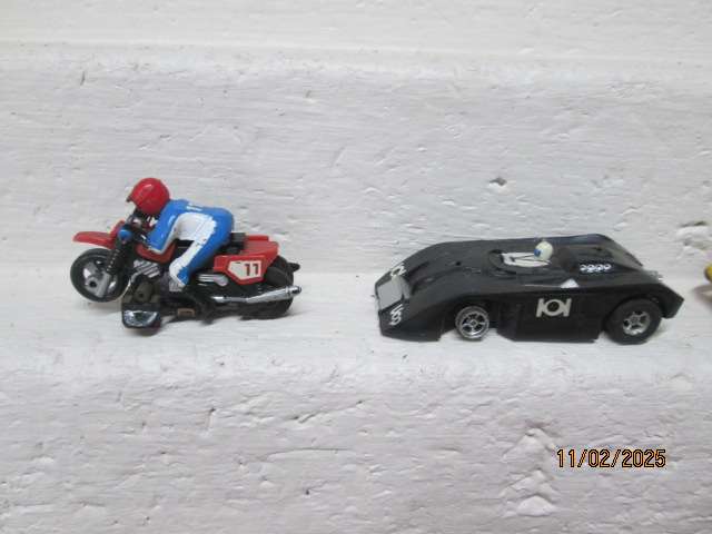 HO / OO SCALE - SLOT CARS - X9