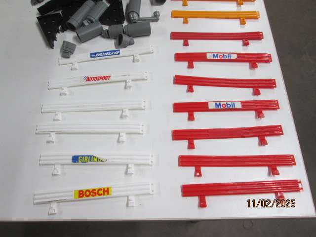 SLOT CARS - 1:32 SCALE - HORNBY - BARRIERS