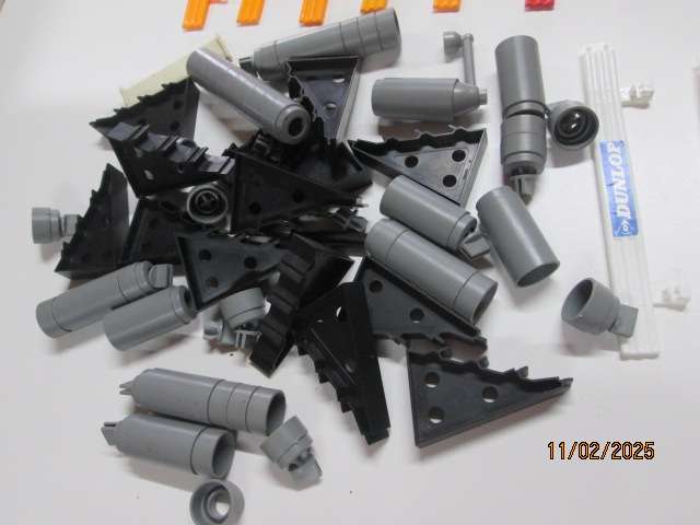 SLOT CARS - 1:32 SCALE - HORNBY - BARRIERS