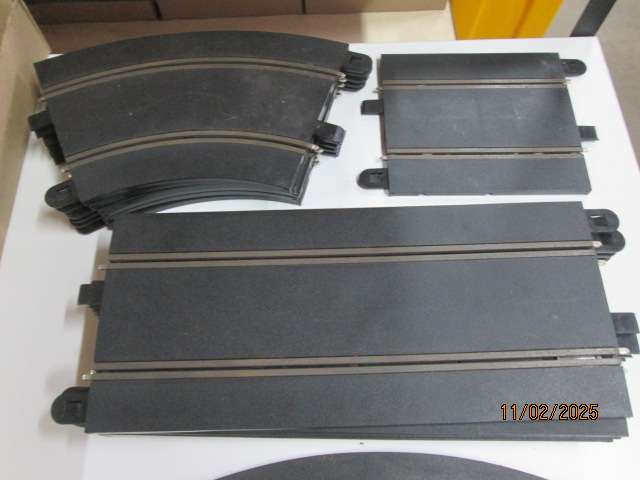 SLOT CARS - 1:32 SCALE - HORNBY - TRACK & ACCESSORIES