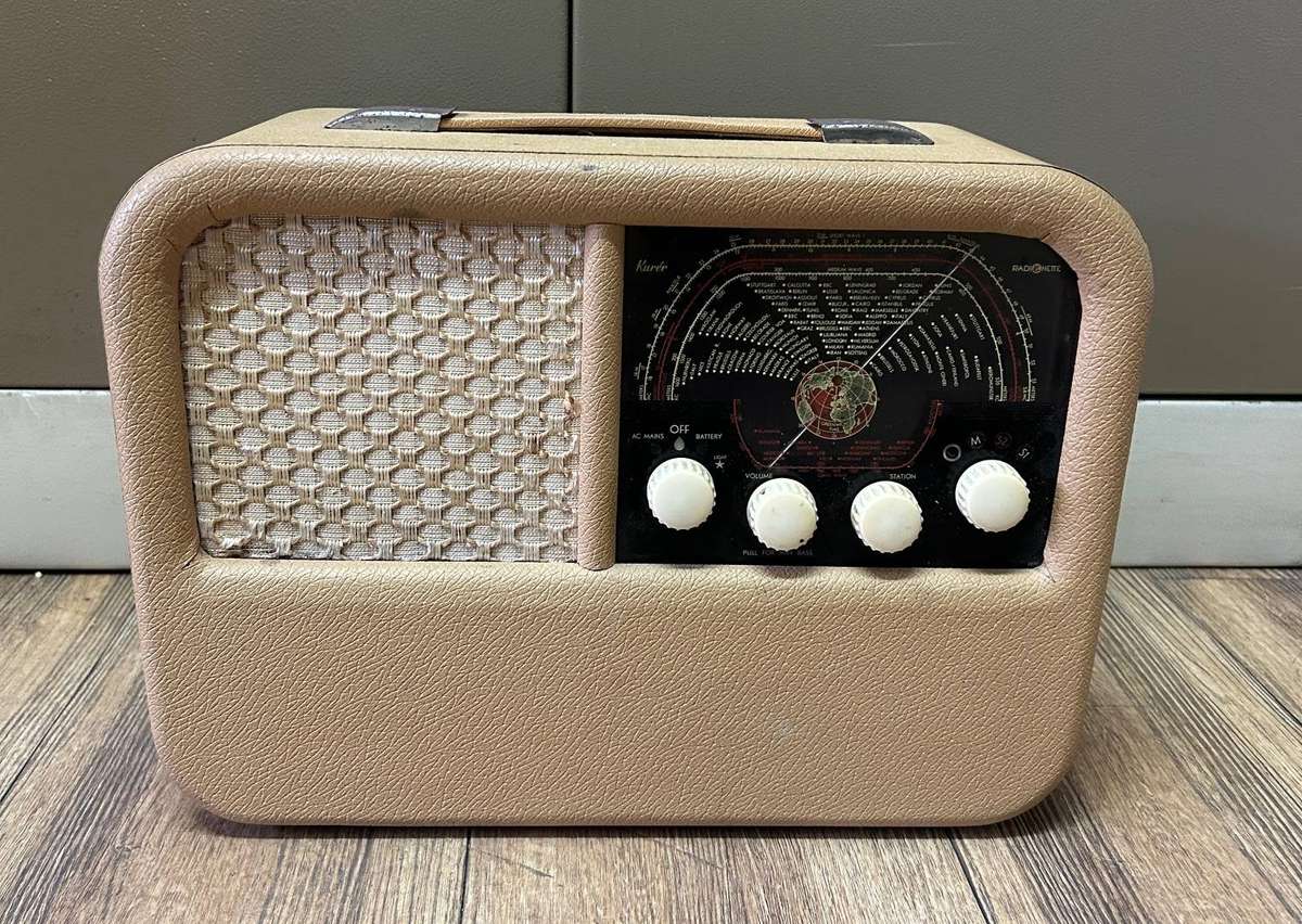 Vintage radio with bluetooth