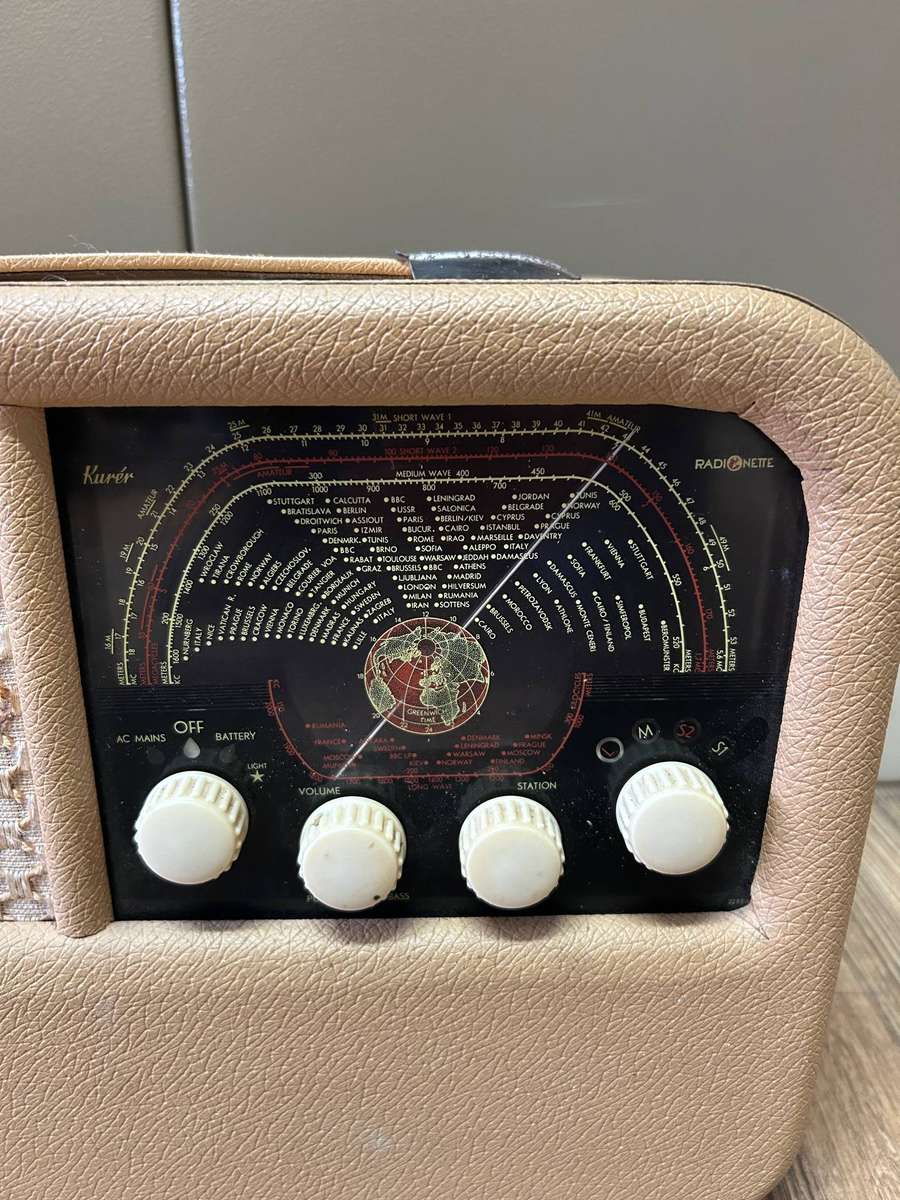 Vintage radio with bluetooth