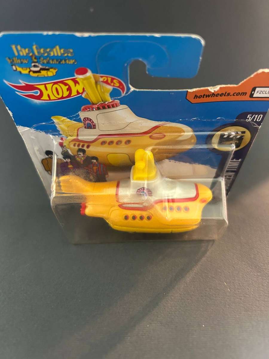 Hot Wheels Beatles yellow submarine 2017