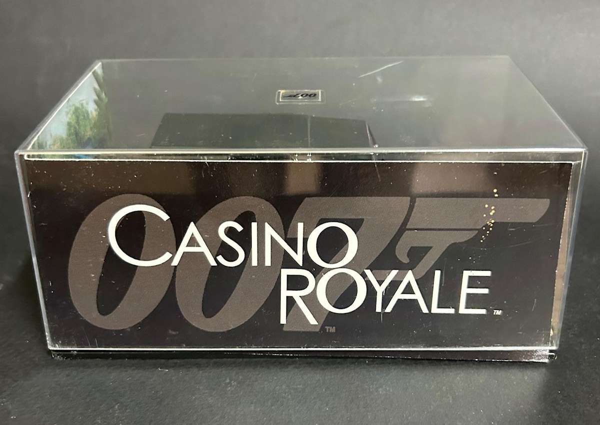 Landrover Defender James Bond Casino Royale