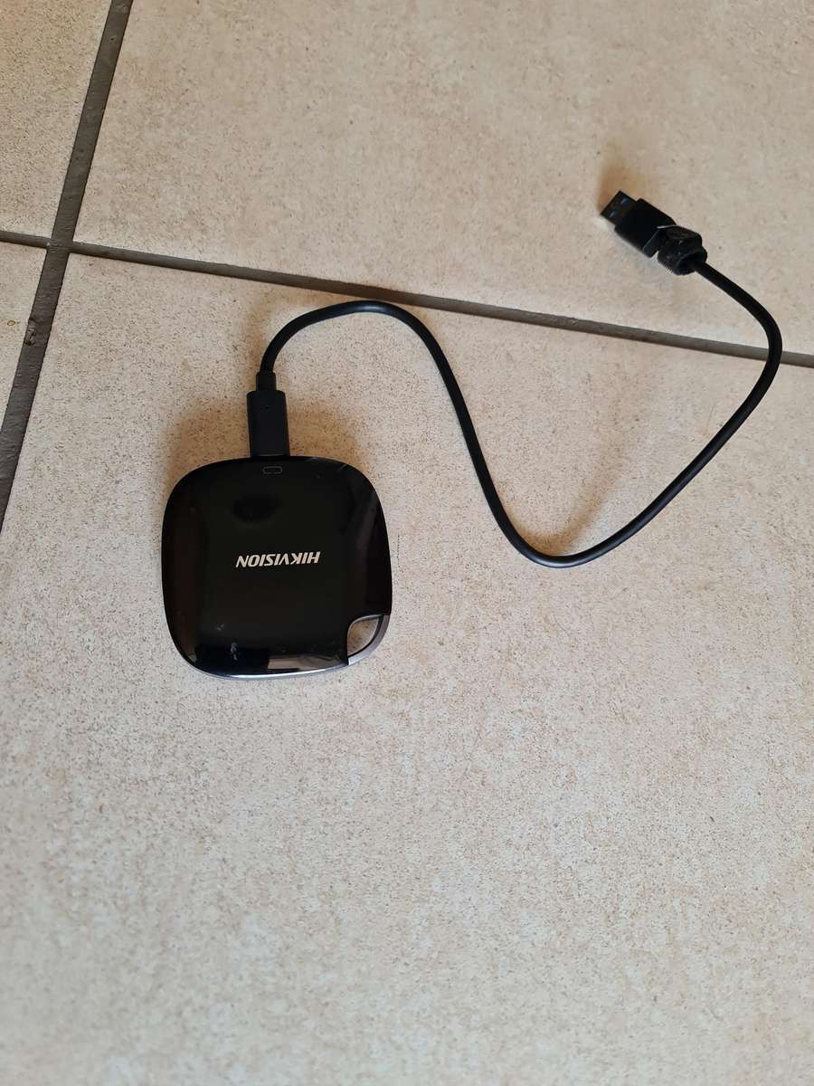 EXTERNALL SSD HARD DRIVE - 256GB - HIKVISION - EXTERNAL WORKING CONDITION