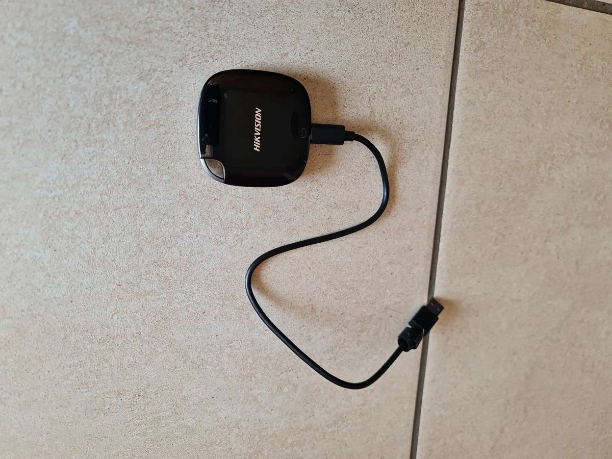 EXTERNALL SSD HARD DRIVE - 256GB - HIKVISION - EXTERNAL WORKING CONDITION