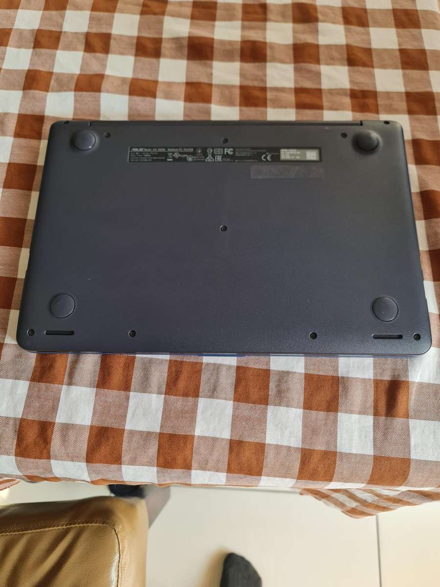 ASUS E203N LAPTOP - INTEL CELERON N3350 - 4GB - 64GB eMMC - 11.6 INCH SCREEN - WINDOWS 10 - CHARGER