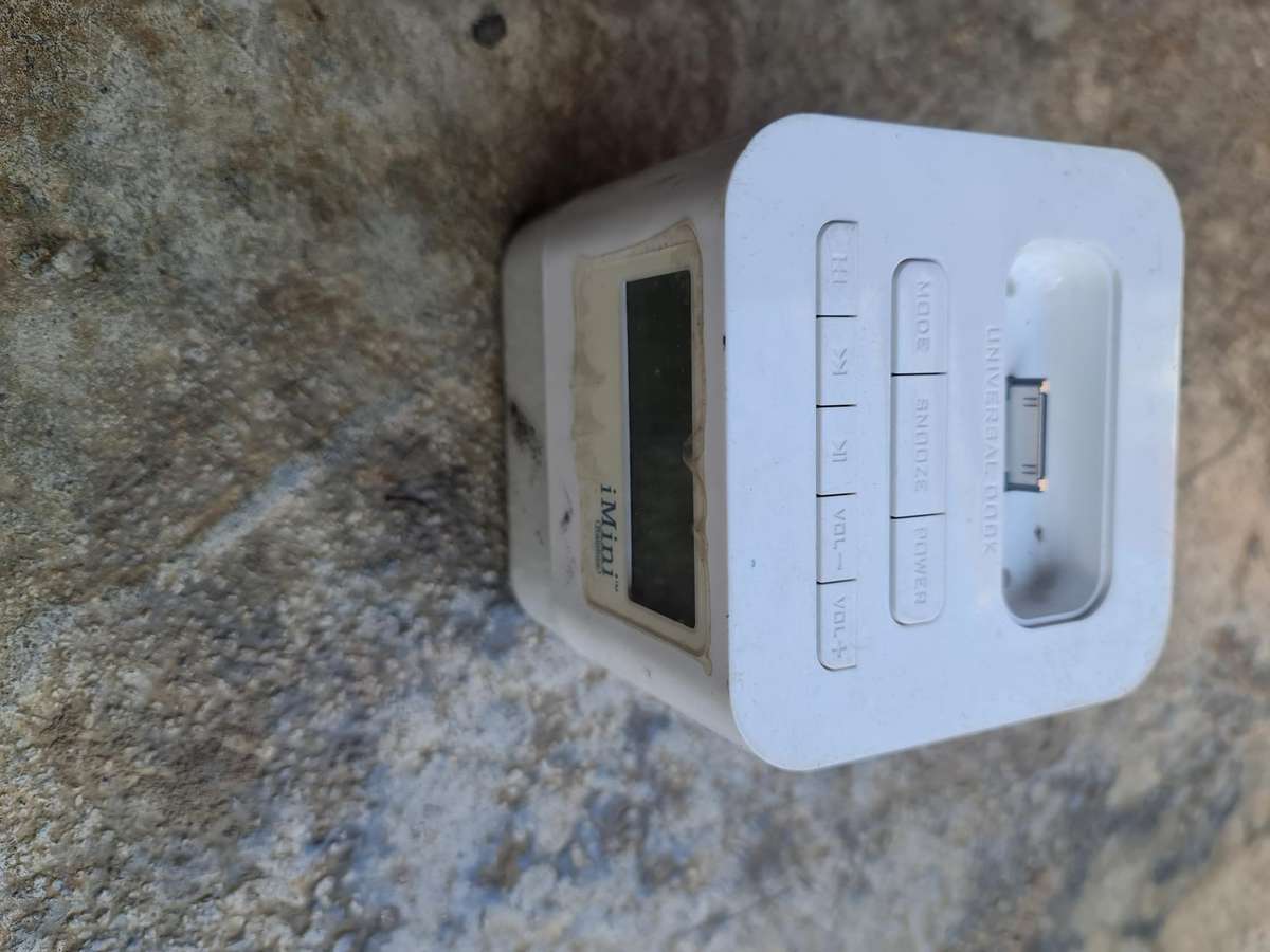 OZAKI  - DOCK - DIGITAL CLOCK - RADIO SOUND SYSTEM WITH NIGHT LIGHT FOR IPOD - IP830