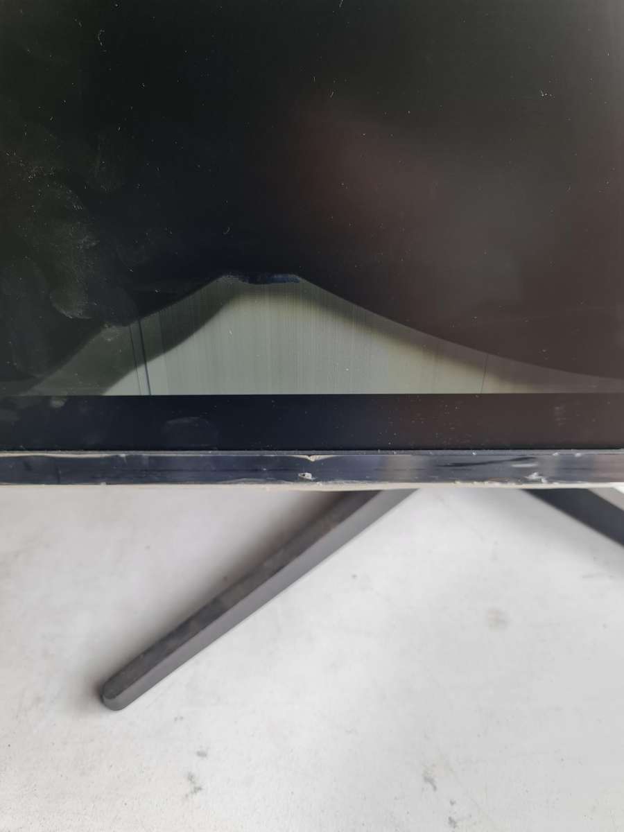 SAMSUNG MONITOR - 22 INCH LED - MODEL F22T350FHA - PLEASE READ