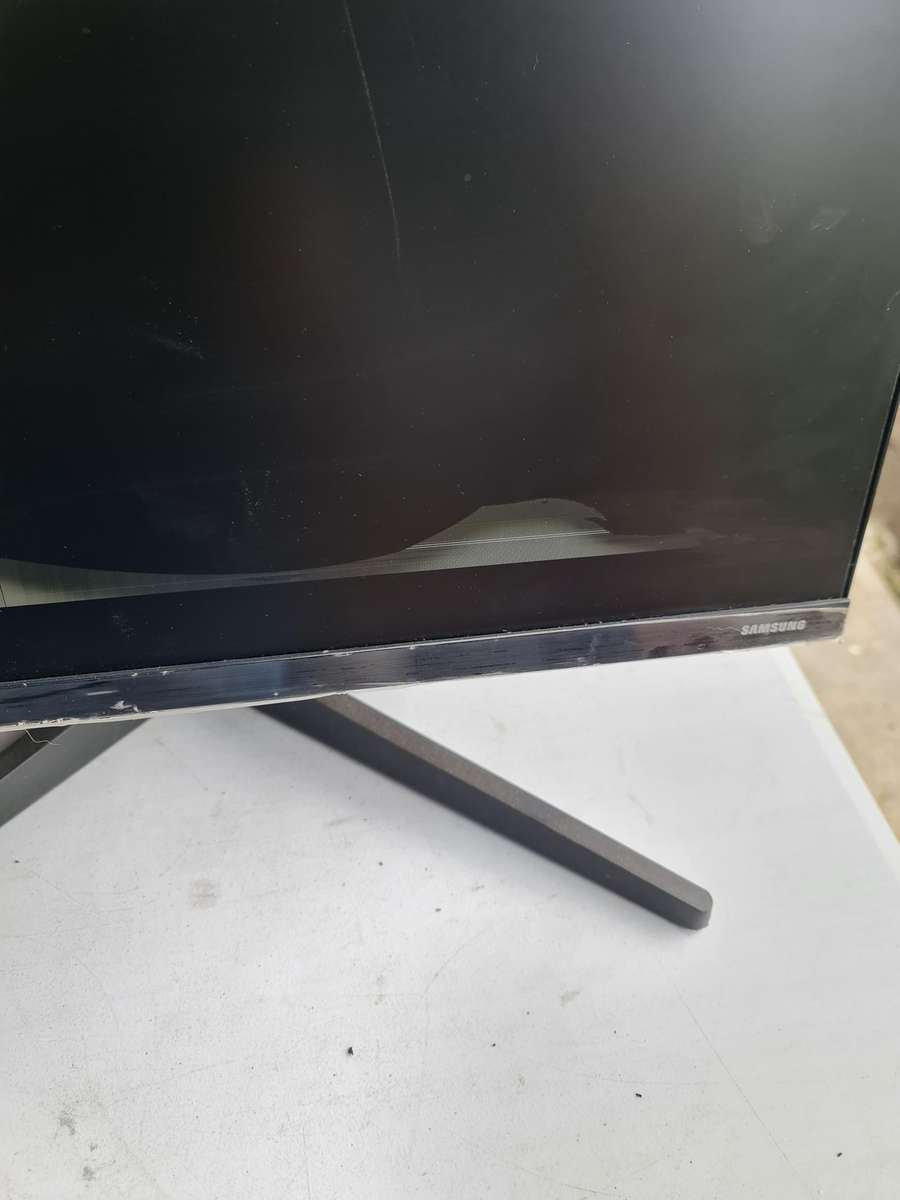 SAMSUNG MONITOR - 22 INCH LED - MODEL F22T350FHA - PLEASE READ