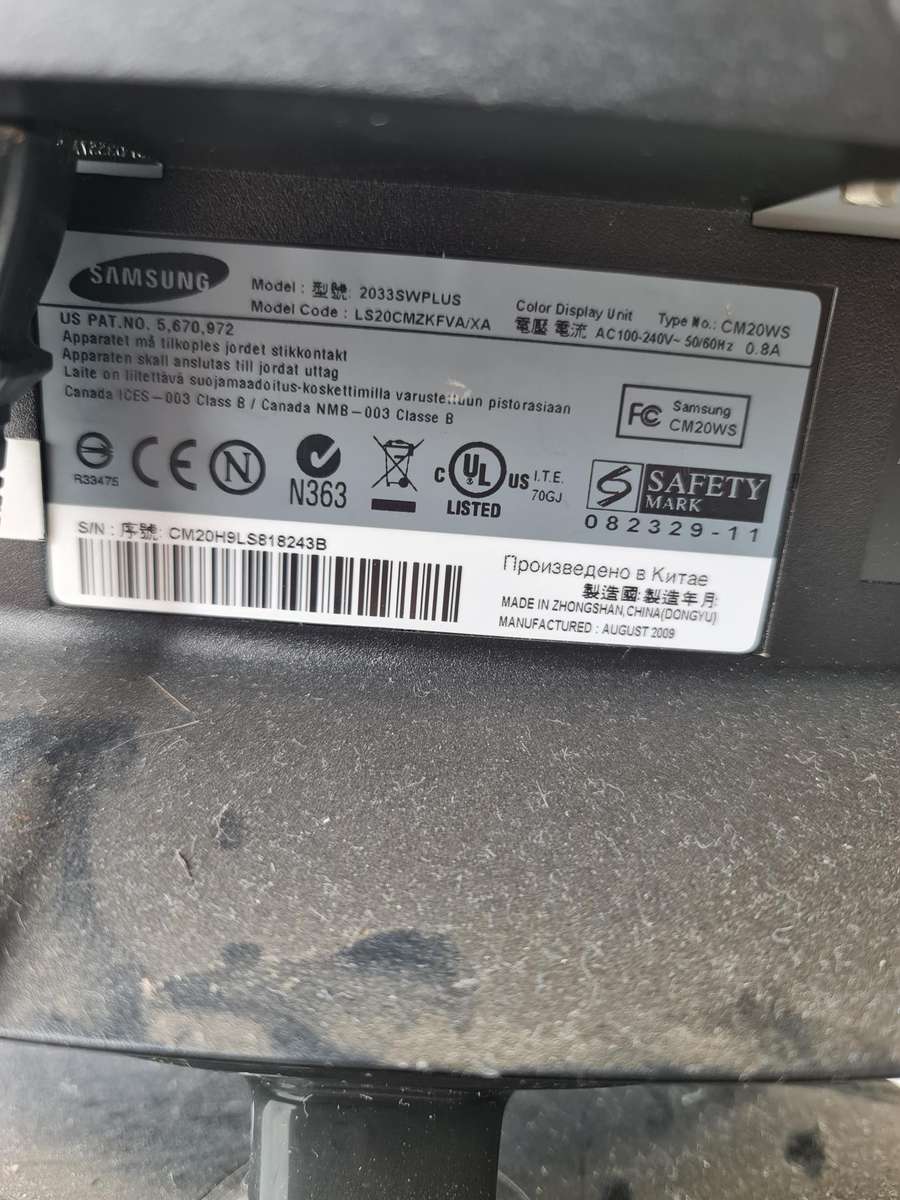 SAMSUNG MONITOR - 20 INCH LCD - MODEL 2033SWPLUS - PLEASE READ