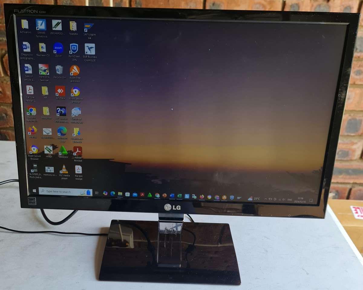 LG FLATRON E2060T - 20 INCH - LED SCREEN - WITH CHARGING ADAPTOR