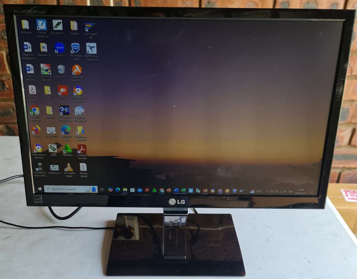 LG FLATRON E2060T - 20 INCH - LED SCREEN - WITH CHARGING ADAPTOR