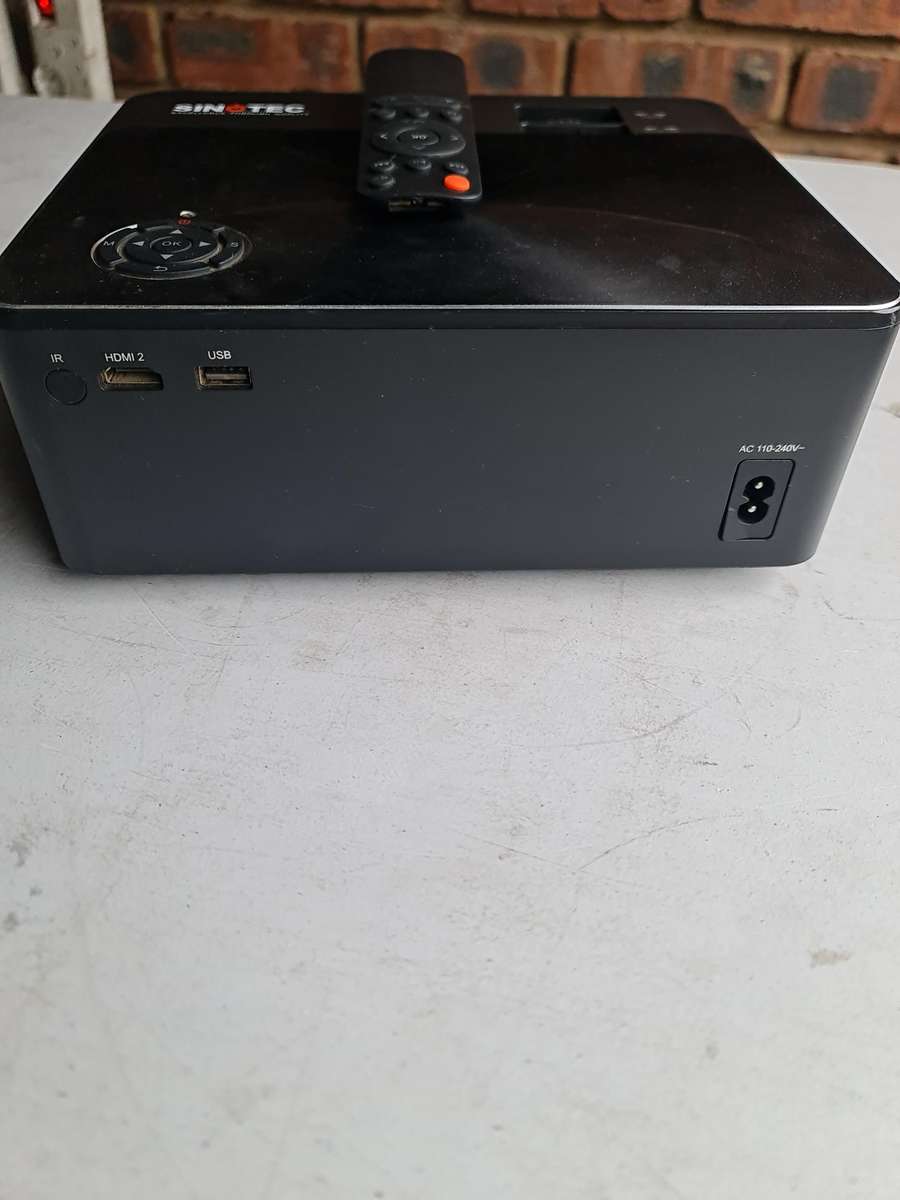 SINOTEC PROJECTOR - 2 X HDMI PORTS - 1 X USB PORT - 1 X VGA PORT - PLEASE READ