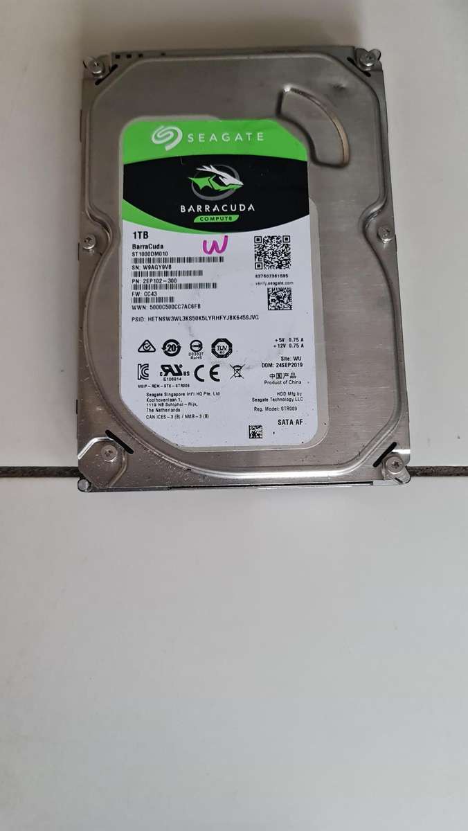 HARD DRIVES - 1TB - 3.5 INCH - 100% HEALTH - BID IS PER DRIVE - SEAGATE AND TOSHIBA