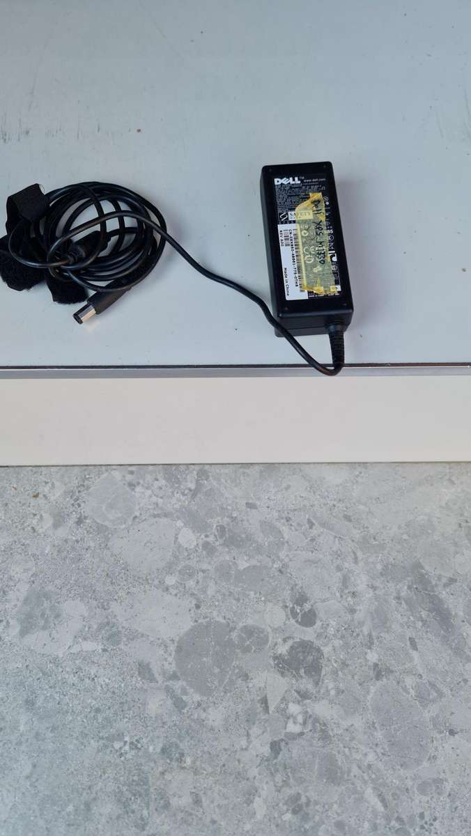 ORIGINAL DELL CHARGER - AS PER PIC - 19.5V - 3.5A - FULL WORKING CONDITION