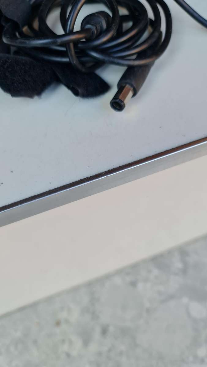 ORIGINAL DELL CHARGER - AS PER PIC - 19.5V - 3.5A - FULL WORKING CONDITION