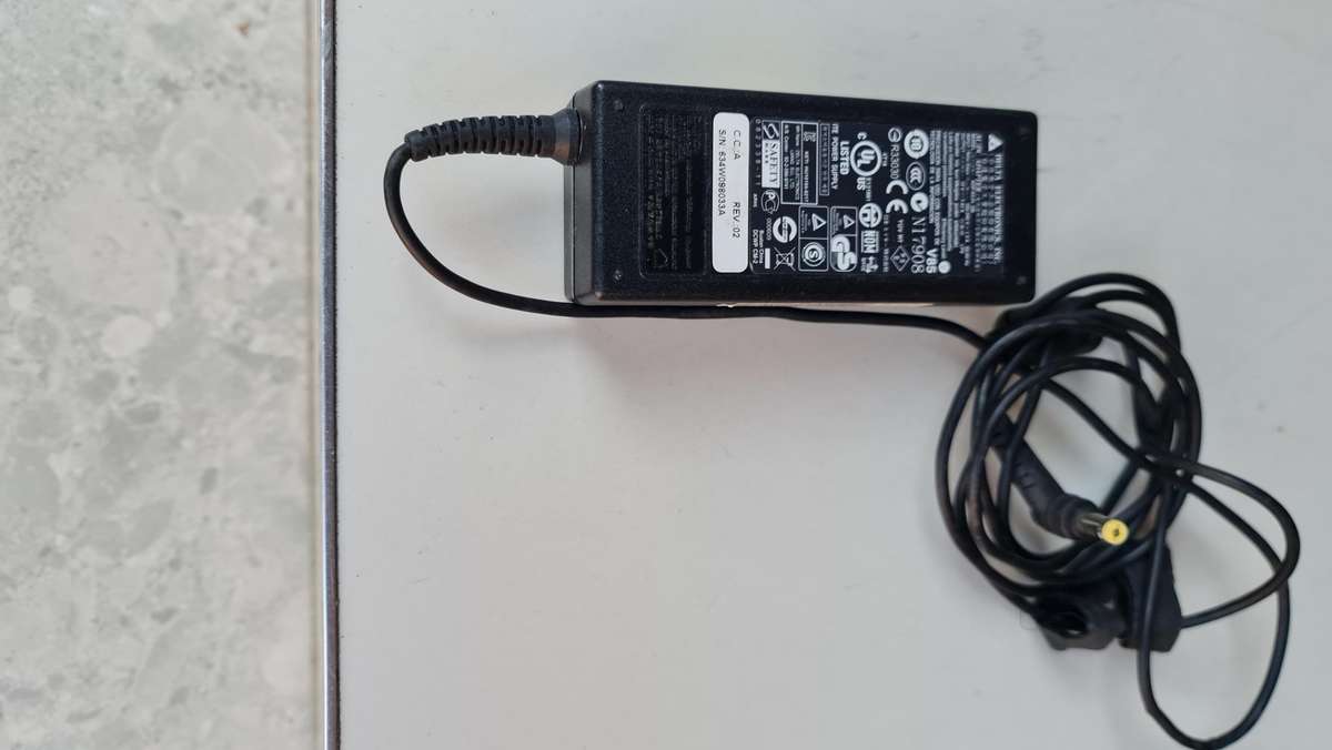 ORIGINAL DELL CHARGER - DELTA - AS PER PIC - 19V - 3.42 - FULL WORKING CONDITION