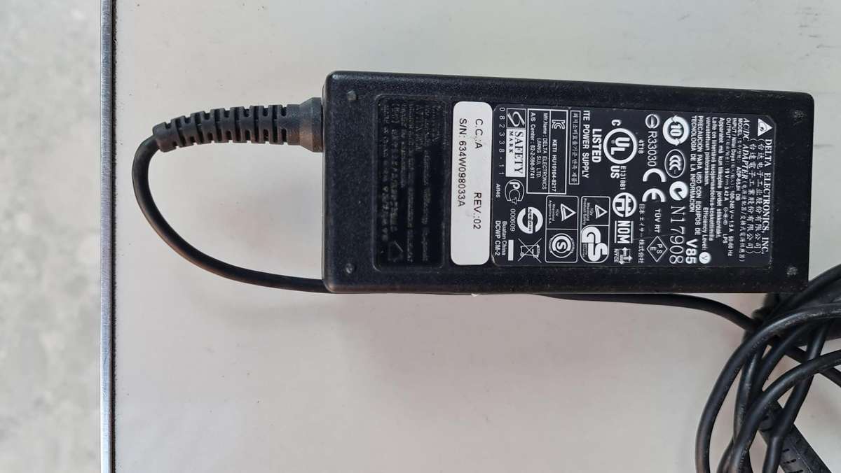 ORIGINAL DELL CHARGER - DELTA - AS PER PIC - 19V - 3.42 - FULL WORKING CONDITION