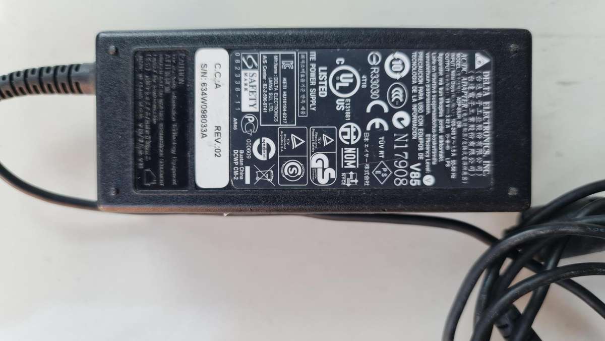 ORIGINAL DELL CHARGER - DELTA - AS PER PIC - 19V - 3.42 - FULL WORKING CONDITION
