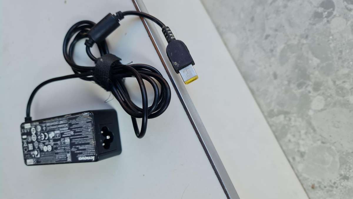 ORIGINAL LENOVO CHARGER - AS PER PIC - 20V - 2.25A - FULL WORKING CONDITION