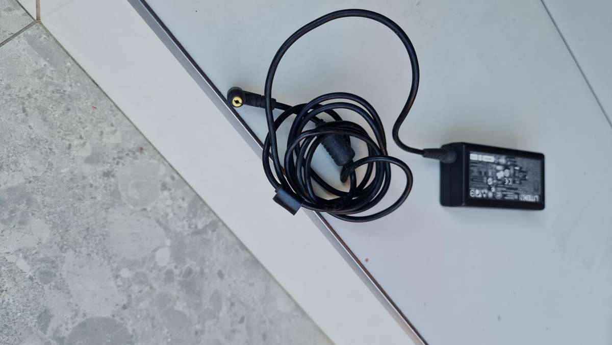 ORIGINAL ACER - LITEON - AS PER PIC - 19V - 3.42A - FULL WORKING CONDITION