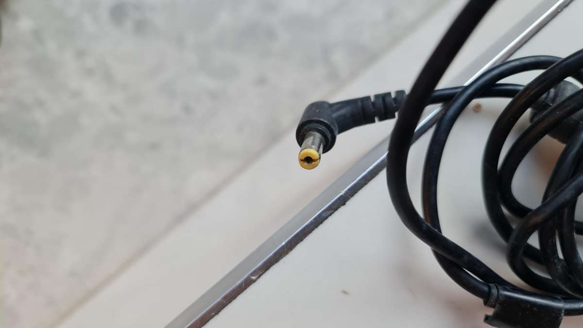 ORIGINAL ACER - LITEON - AS PER PIC - 19V - 3.42A - FULL WORKING CONDITION