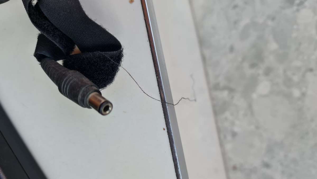 ORIGINAL TOSHIBA - AS PER PIC - 15V - 4A - FULL WORKING CONDITION