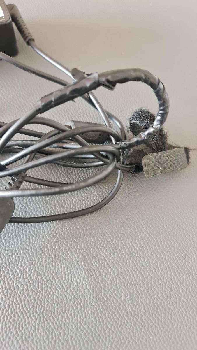 ORIGINAL LENOVO CHARGER - AS PER PIC - 20V - 2.25A - FULL WORKING CONDITION